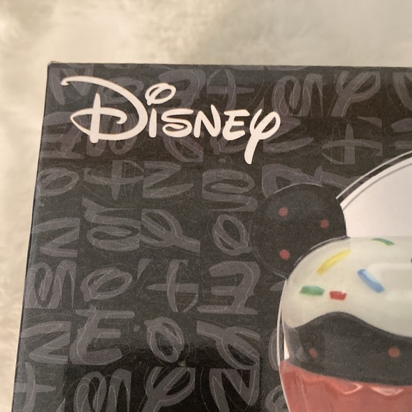 Disney Mickey and Minnie Mouse Cupcake Shakers - Picture 6 of 8